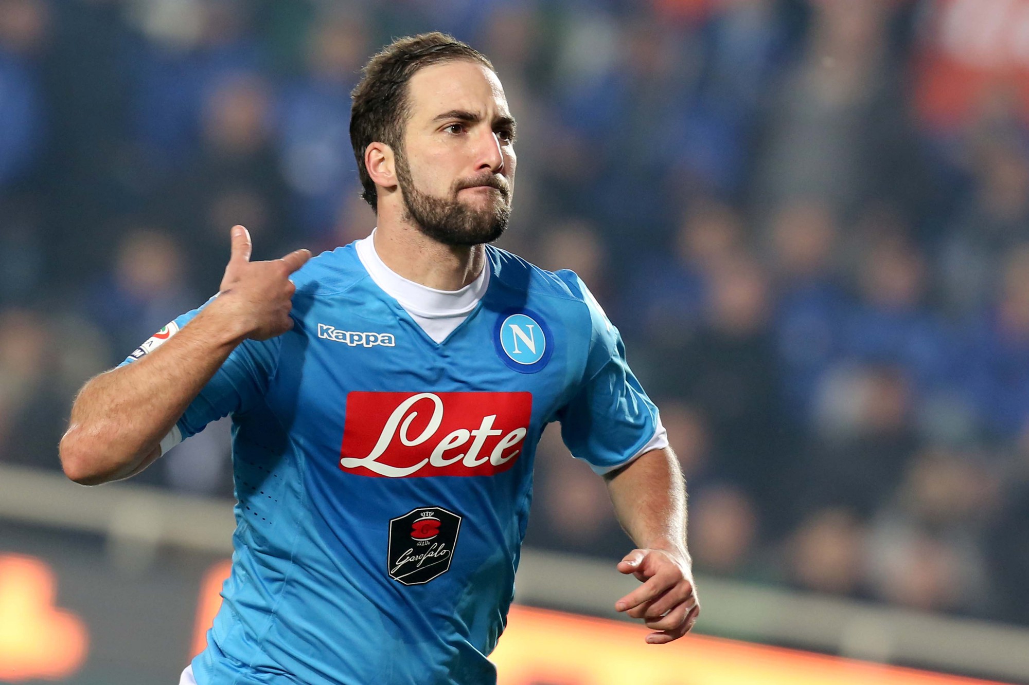 Vì tiền bạc, Napoli bán đi chân sút hàng đầu Higuain cho kình địch Juventus