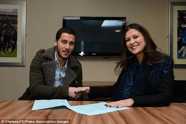 Marina Granovskaia ký kết hợp đồng với Hazard