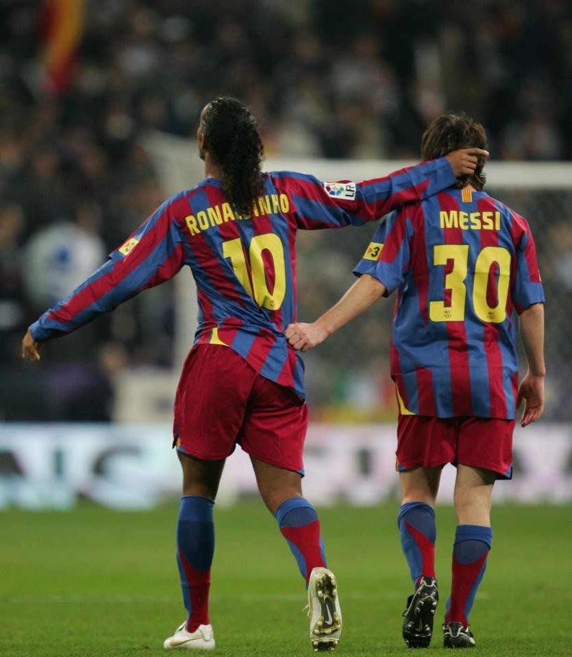 Messi là cầu thủ mà Ronaldinho đặc biệt giúp đỡ trong những ngày đầu lên đội một