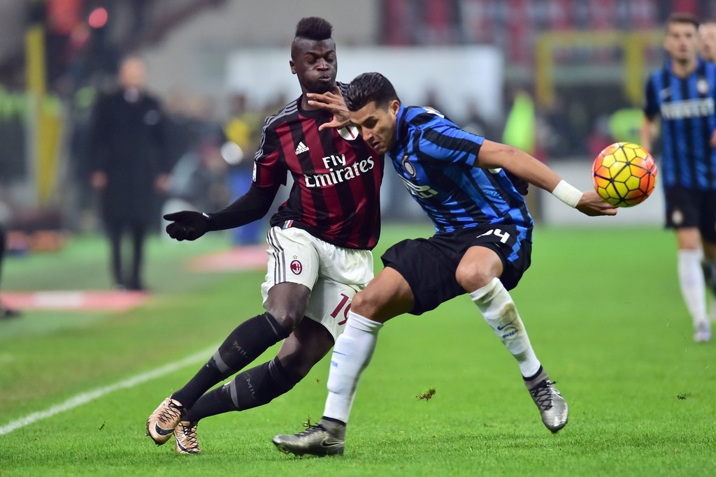 Cả Milan và Inter đều bước vào kỷ nguyên mới sau khi ông chủ Berlusconi và Moratti nói lời chia tay