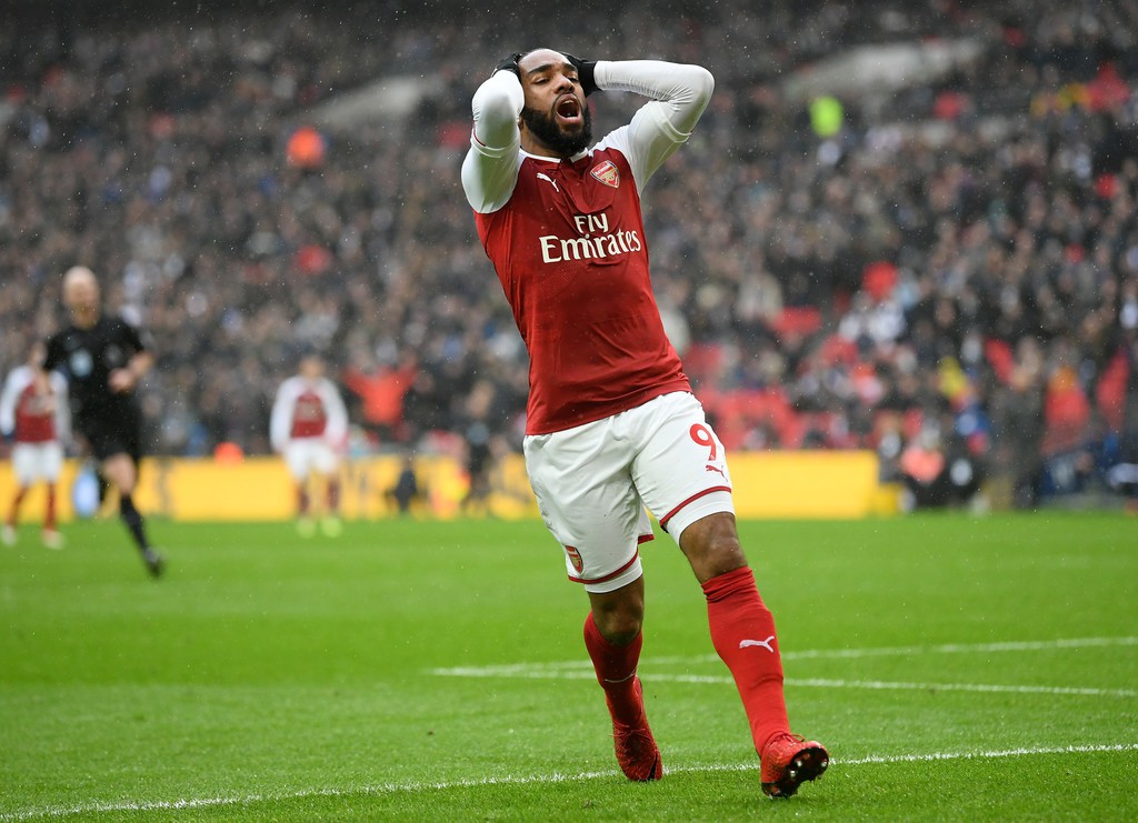 Hình ảnh: Lacazette phải nghỉ 6 tuần do chấn thương