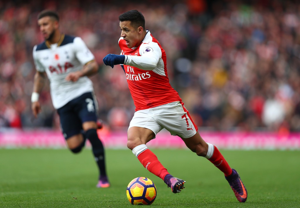 Arsenal chuyển đổi Sanchez từ tiền vệ tấn công thành ''số 9''