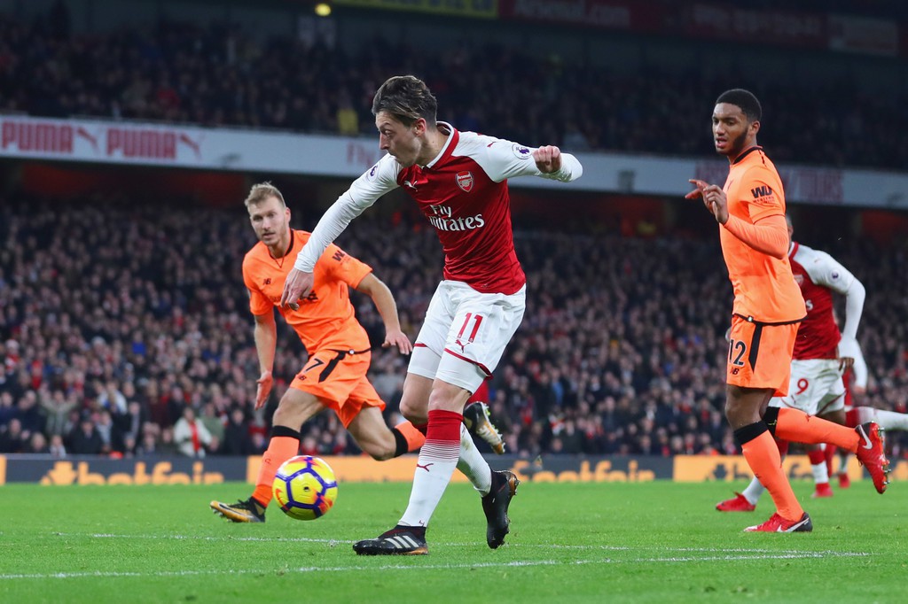 Hình ảnh: Arsenal và Liverpool đều có lý do tiếc nuối khi chia điểm