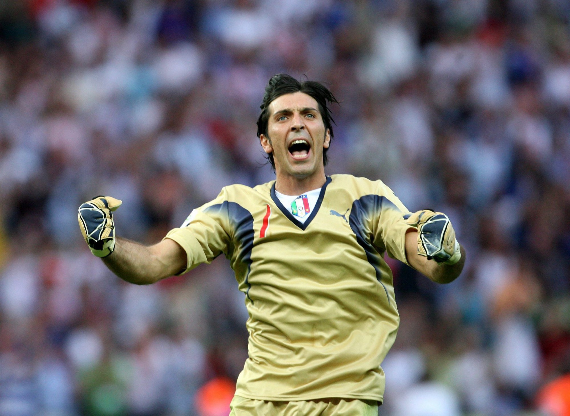 Buffon trở thành người hùng giúp Italia vô địch