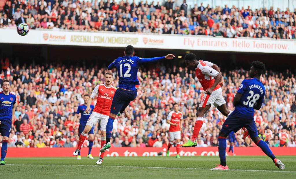 Welbeck đánh đầu ghi bàn thắng thứ hai cho Arsenal