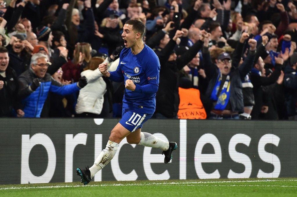 Hazard góp phần vào bàn gỡ hòa cho Chelsea