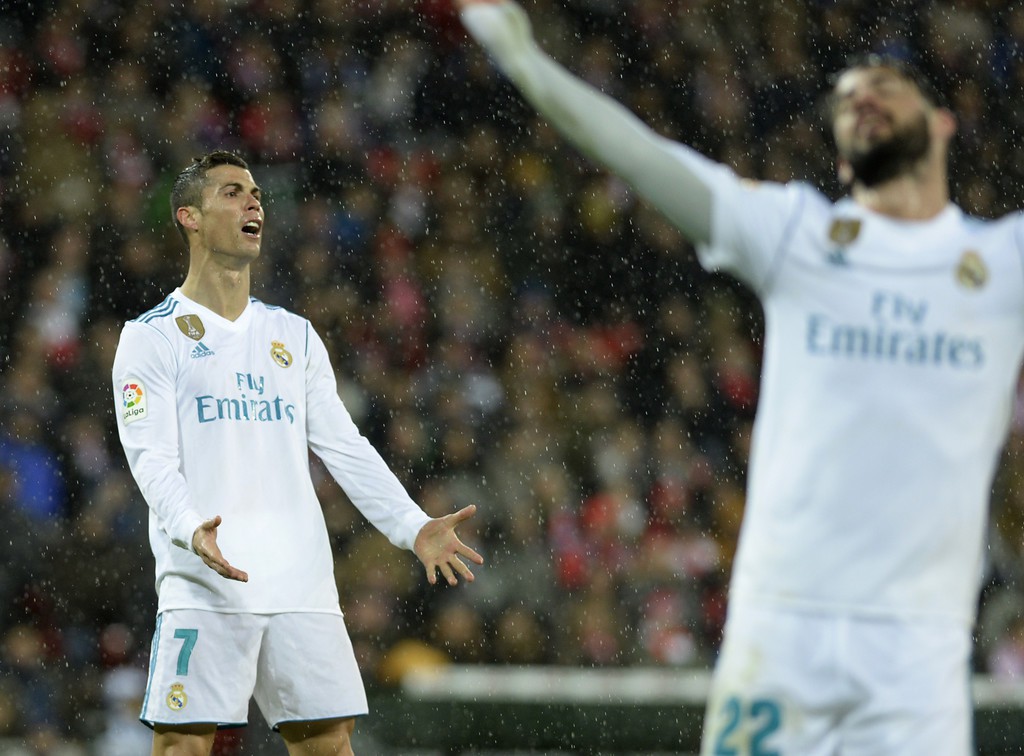 Hình ảnh: Sau Ronaldo, Benzema cũng bị may mắn ngoảnh mặt 3 lần