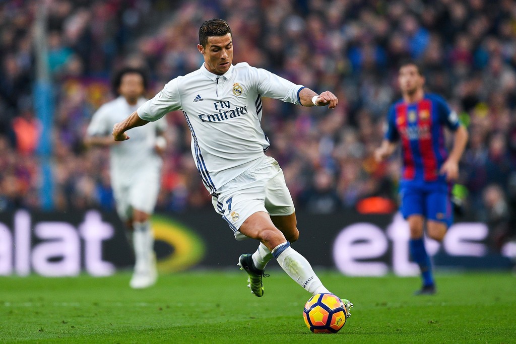 Ronaldo ghi bàn thắng vào lưới các đội top đầu nhiều hơn Messi