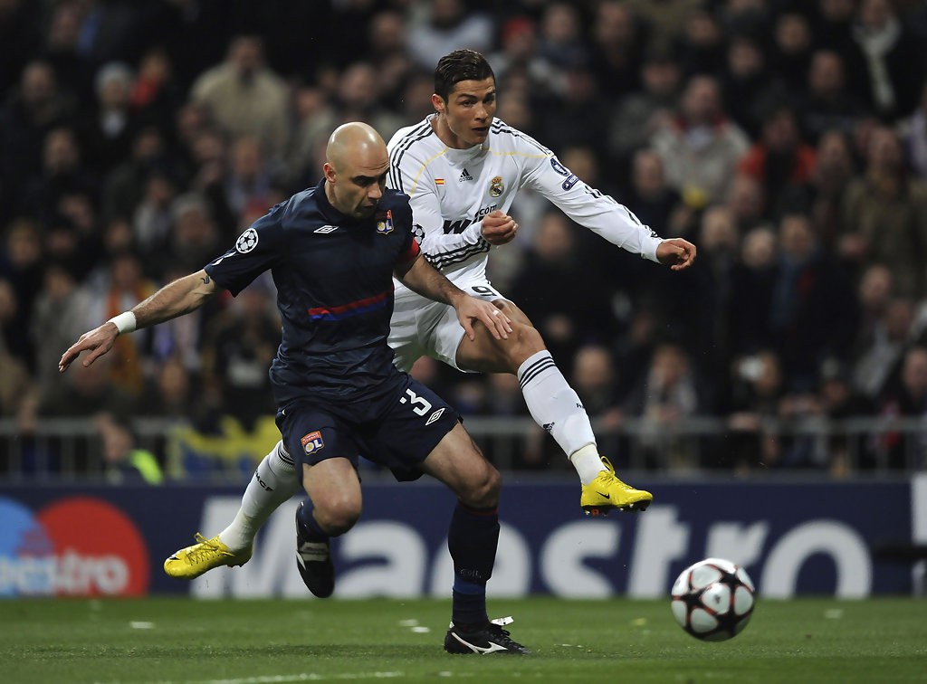 Hình ảnh: Ronaldo ghi bàn vào lưới Lyon tại Champions League