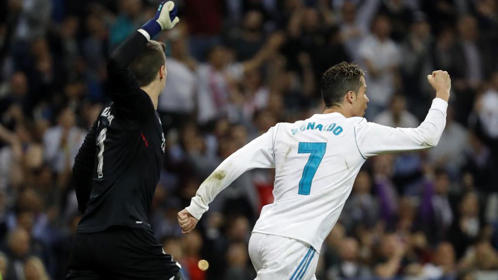 Hình ảnh: Ronaldo đánh gót hạ thủ môn Kepa