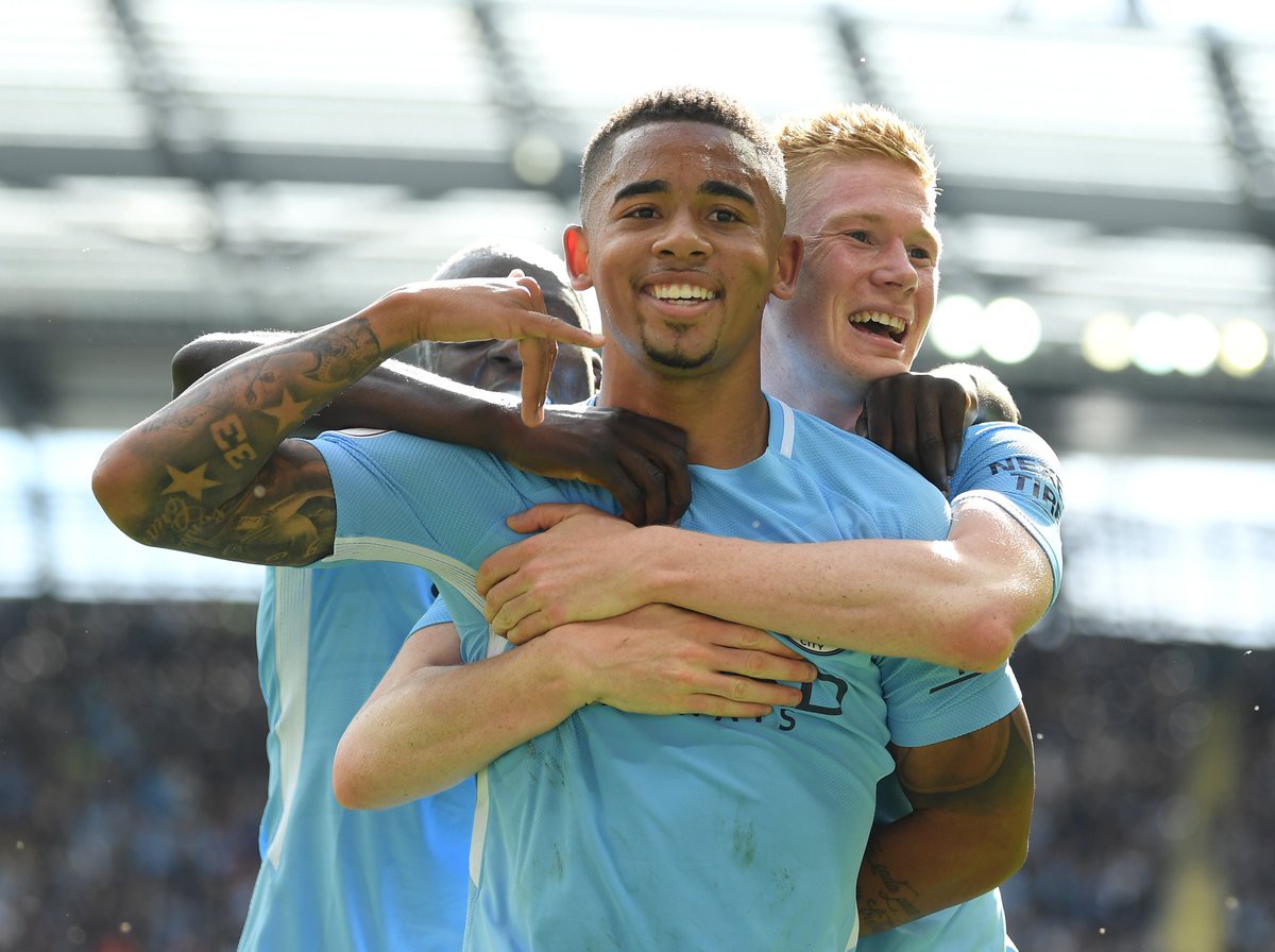 Gabriel Jesus lập cú đúp cho Man City