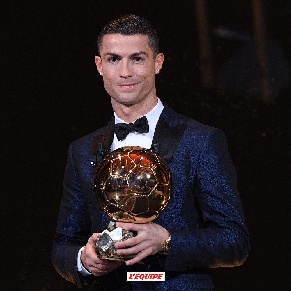 Ronaldo lần thứ 5 đoạt Quả bóng vàng