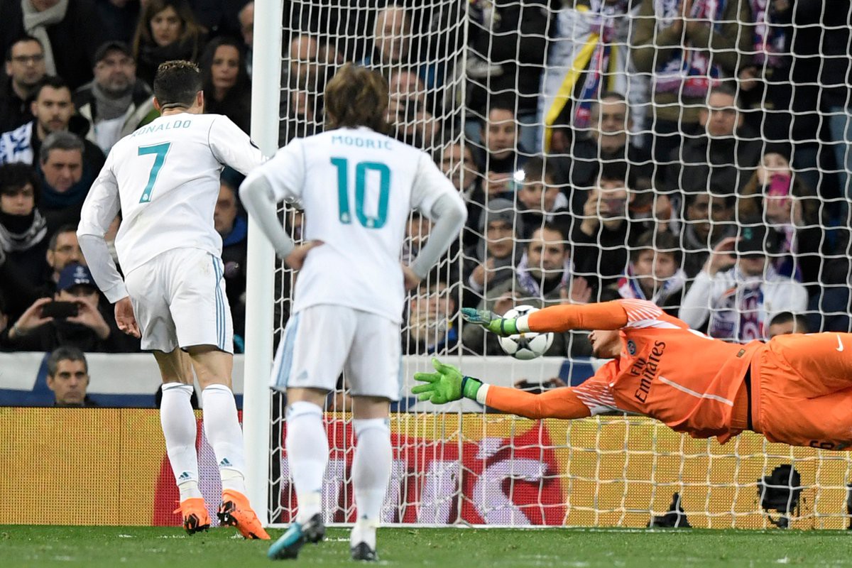 Hình ảnh: Thực hiện thành công quả penalty, Ronaldo ghi bàn thứ 100