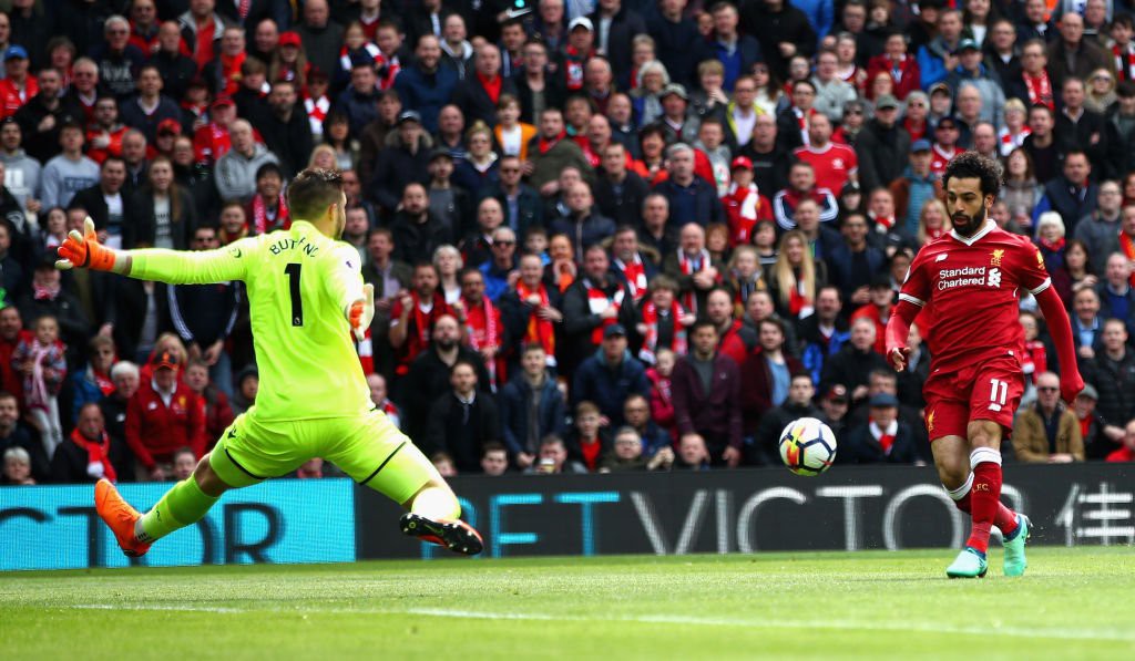 Hình ảnh: Salah bỏ lỡ cơ hội ghi bàn khó tin
