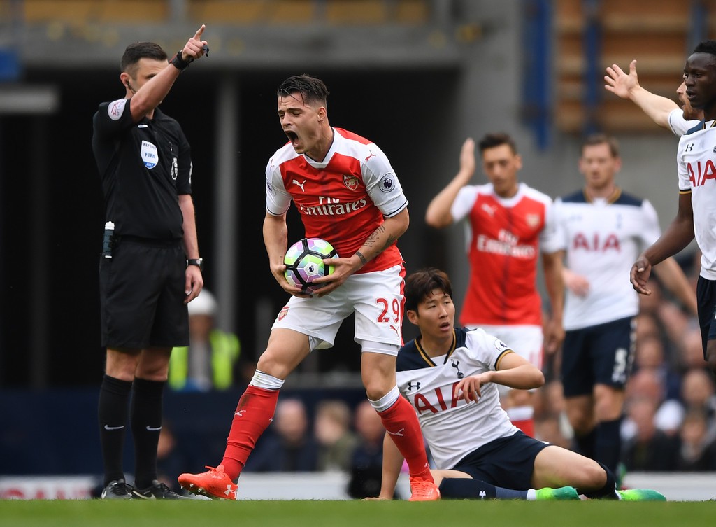 Xhaka là bản hợp đồng đắt giá thứ hai của Arsenal trong mùa Hè năm ngoái