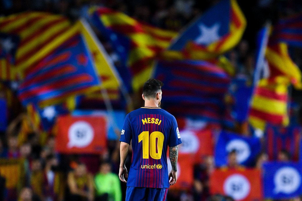 Barca dự tính chi 90 triệu euro tiền lót tay cho Messi