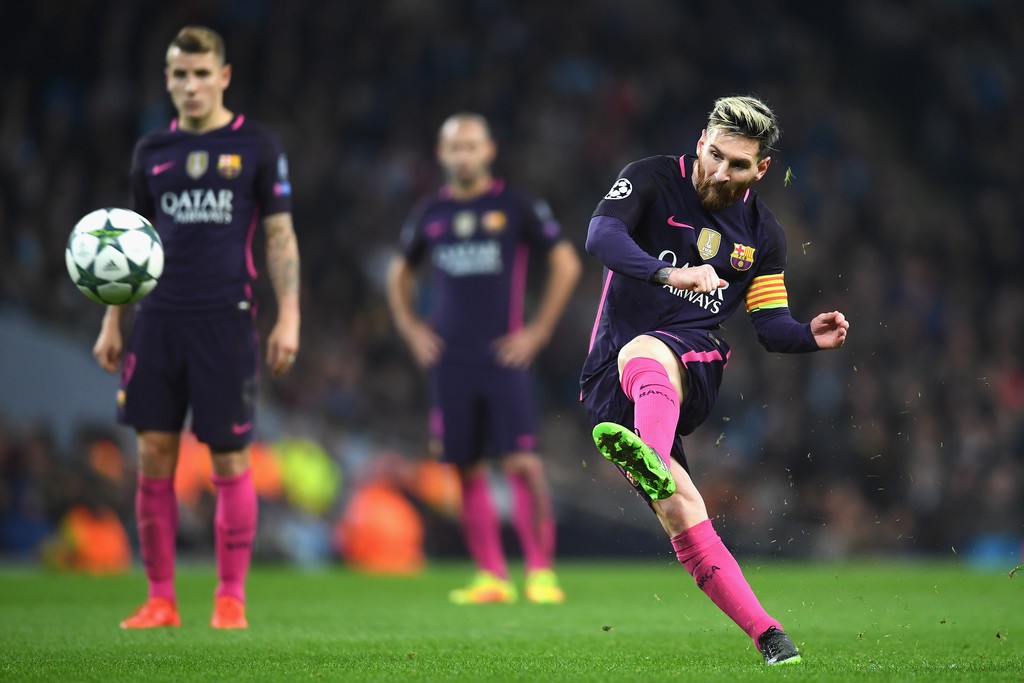 Vòng 1/8 Champions League sẽ là cơ hội để Messi đạt 100 bàn tại Champions League