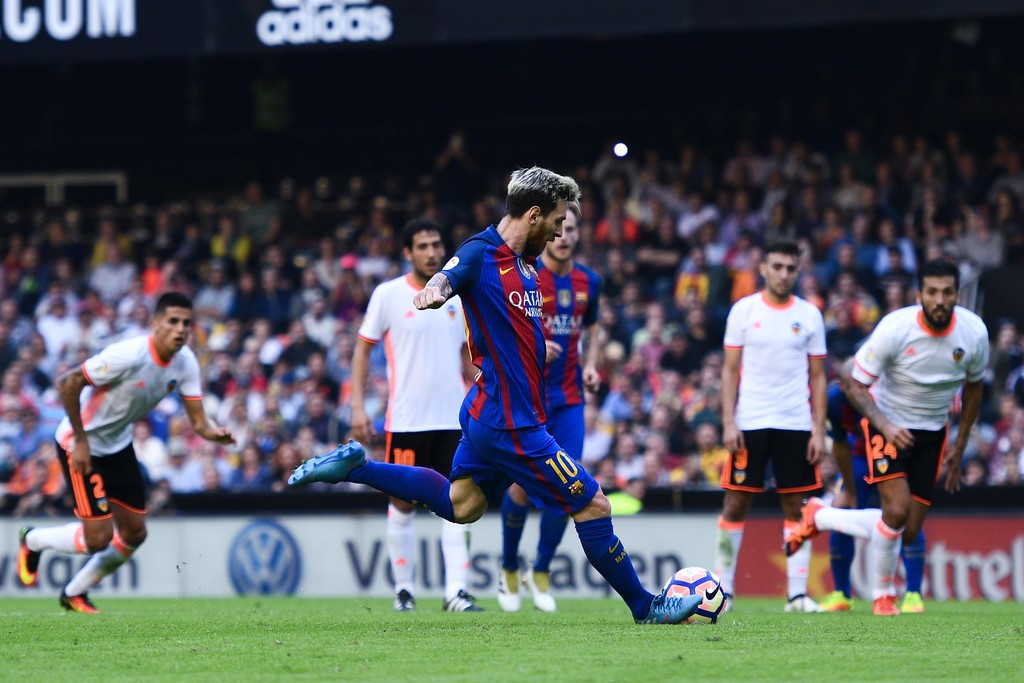 Messi sút hỏng phạt đền khá nhiều nhưng vẫn là lựa chọn số một tại Barcelona