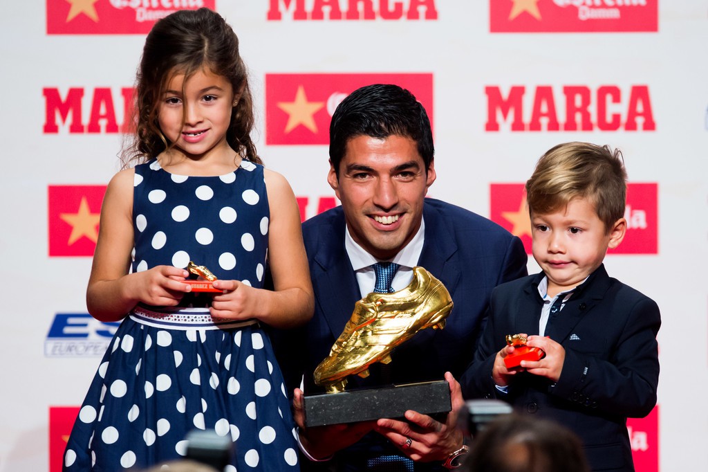 Đoạt Chiếc giày vàng 2015/16 nhưng Suarez đang chững lại