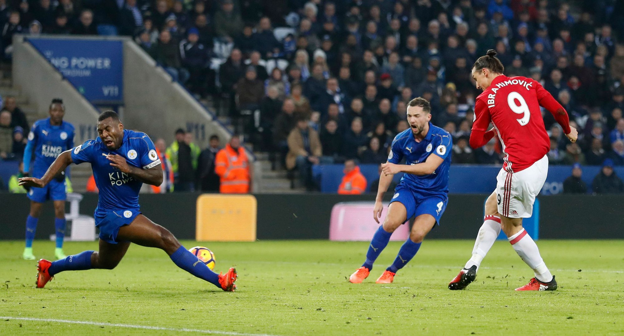 Ibrahimovic ghi bàn thứ hai cho Man Utd trước Leicester