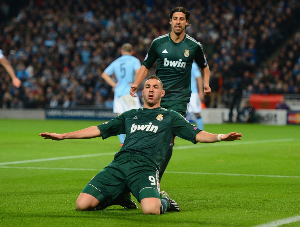 Benzema ghi bàn trước Man City tại Champions League năm 2012