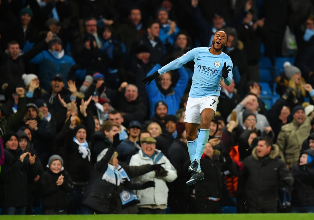 Sterling ghi bàn quyết định cho Man City