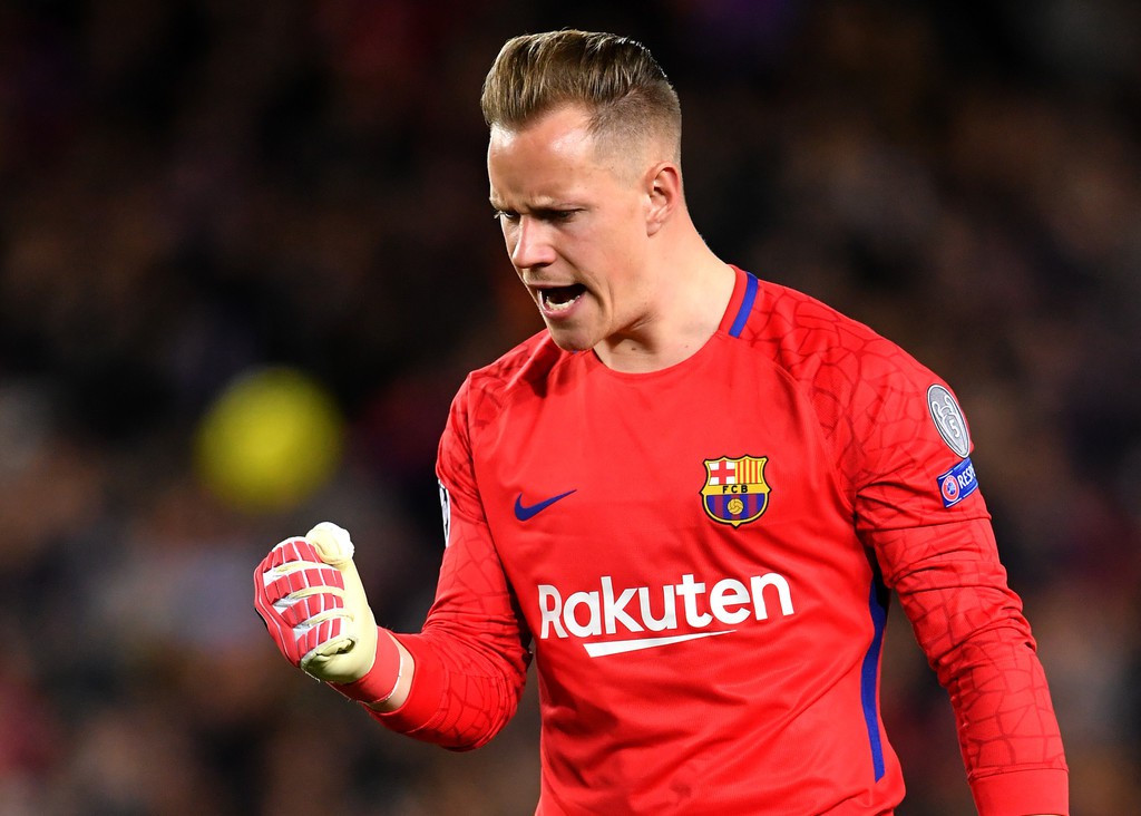 Hình ảnh: Thủ môn Ter Stegen tranh Zamora