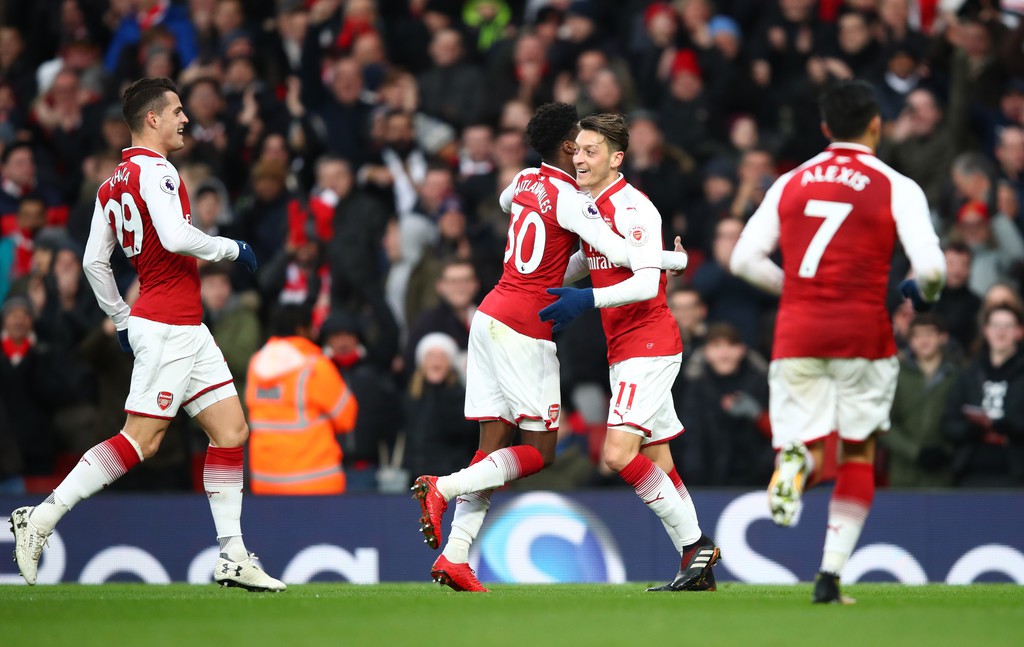 Hình ảnh: Oezil ghi bàn thắng duy nhất cho Arsenal