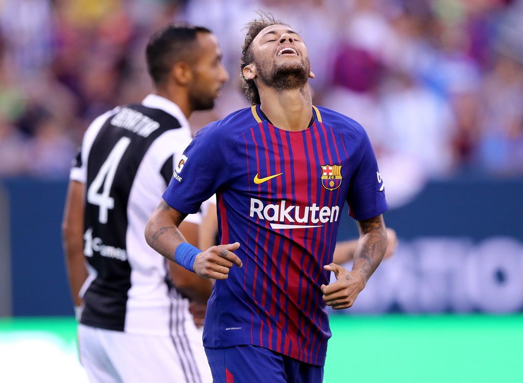 PSG thể hiện quyết tâm giành Neymar