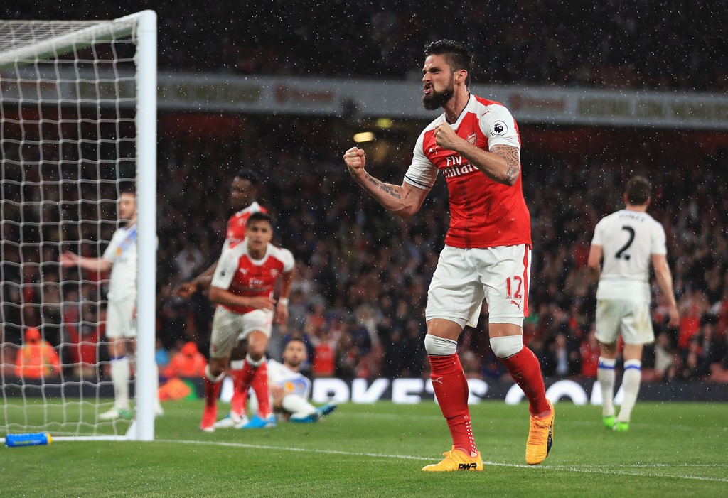 Giroud có thể phải ra đi để nhường chỗ cho Lacazette