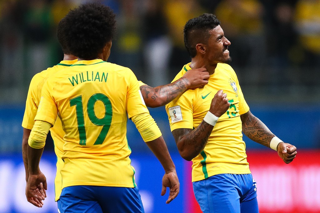 Paulinho ghi những bàn quan trọng cho Brazil ở vòng loại World Cup