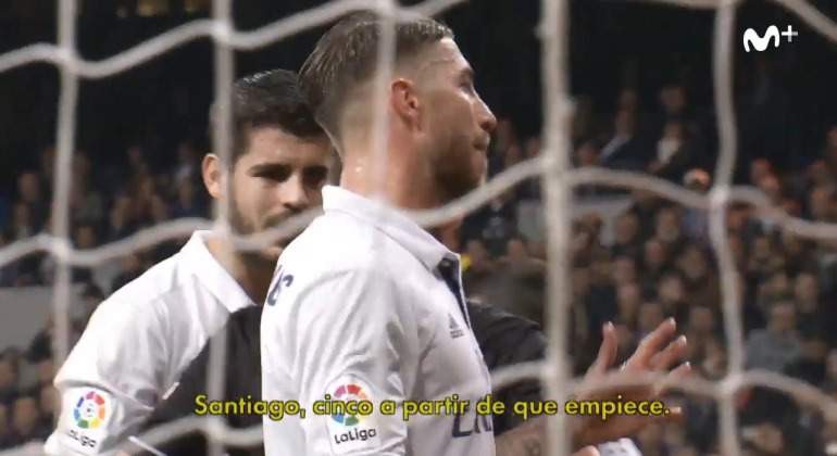Khẩu hình cho thấy Ramos ''đòi'' trọng tài bù giờ 5 phút