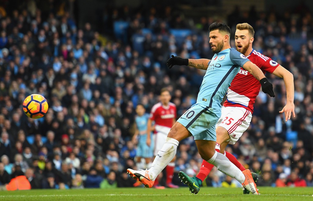 Mẫu số 9 thực thụ như Aguero ngày càng hiếm hoi ở Premier League