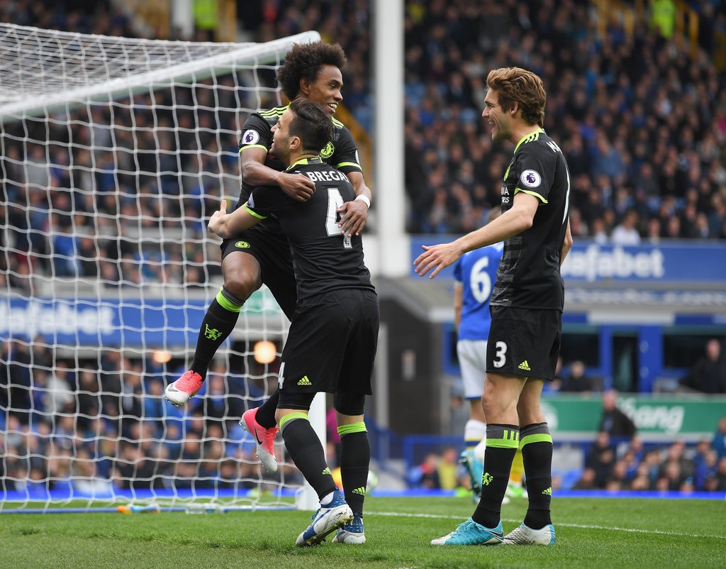 Chelsea vượt qua thử thách trên sân Everton