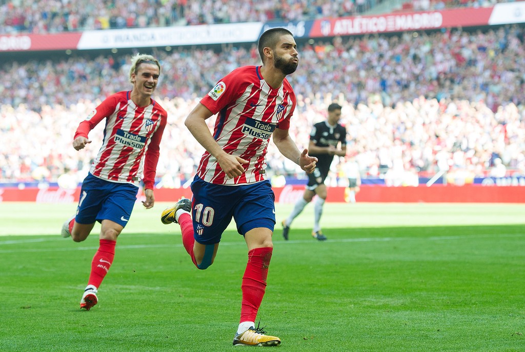 Chelsea muốn có Yannick Carrasco cho hàng công