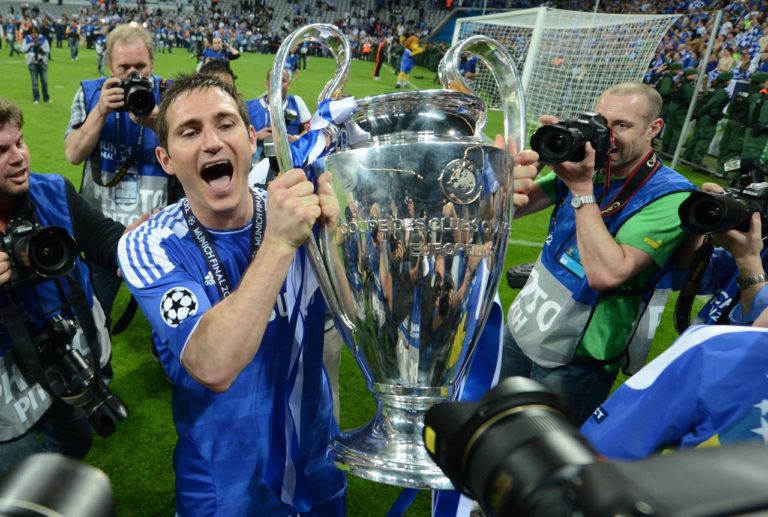 Bóng đá Anh có thể mơ ngày trở lại vinh quang như khi Chelsea vô địch Champions League 2012