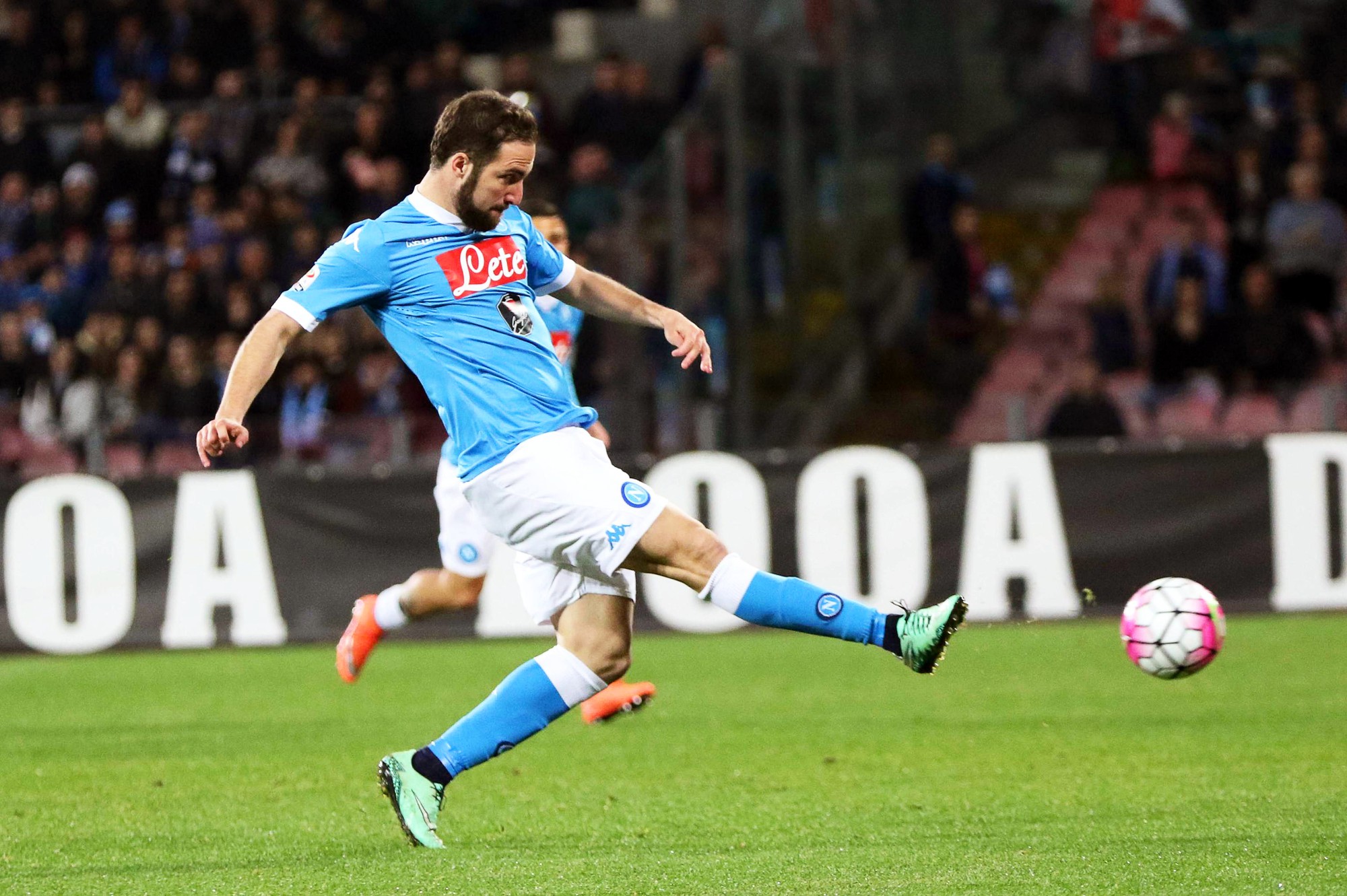 Napoli gần như không thể giữ được Vua phá lưới Serie A mùa trước