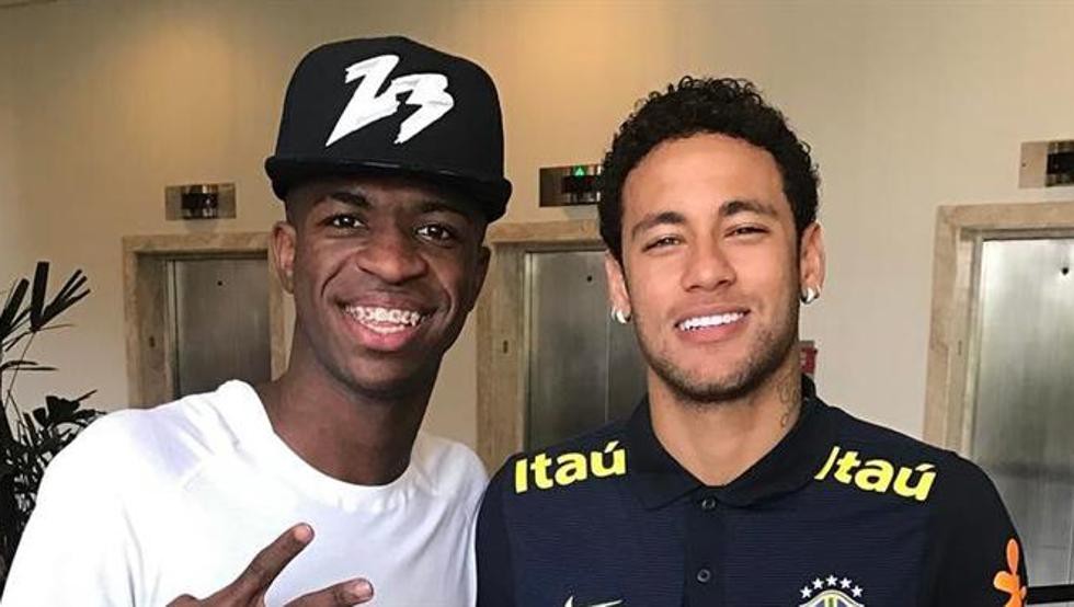 Hình ảnh: Vinicius thường được so sánh với đàn anh Neymar