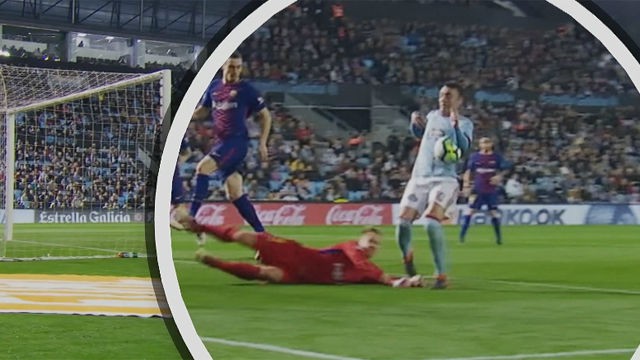 Hình ảnh: Aspas ghi bàn gỡ hòa trước Barca khi để bóng chạm tay