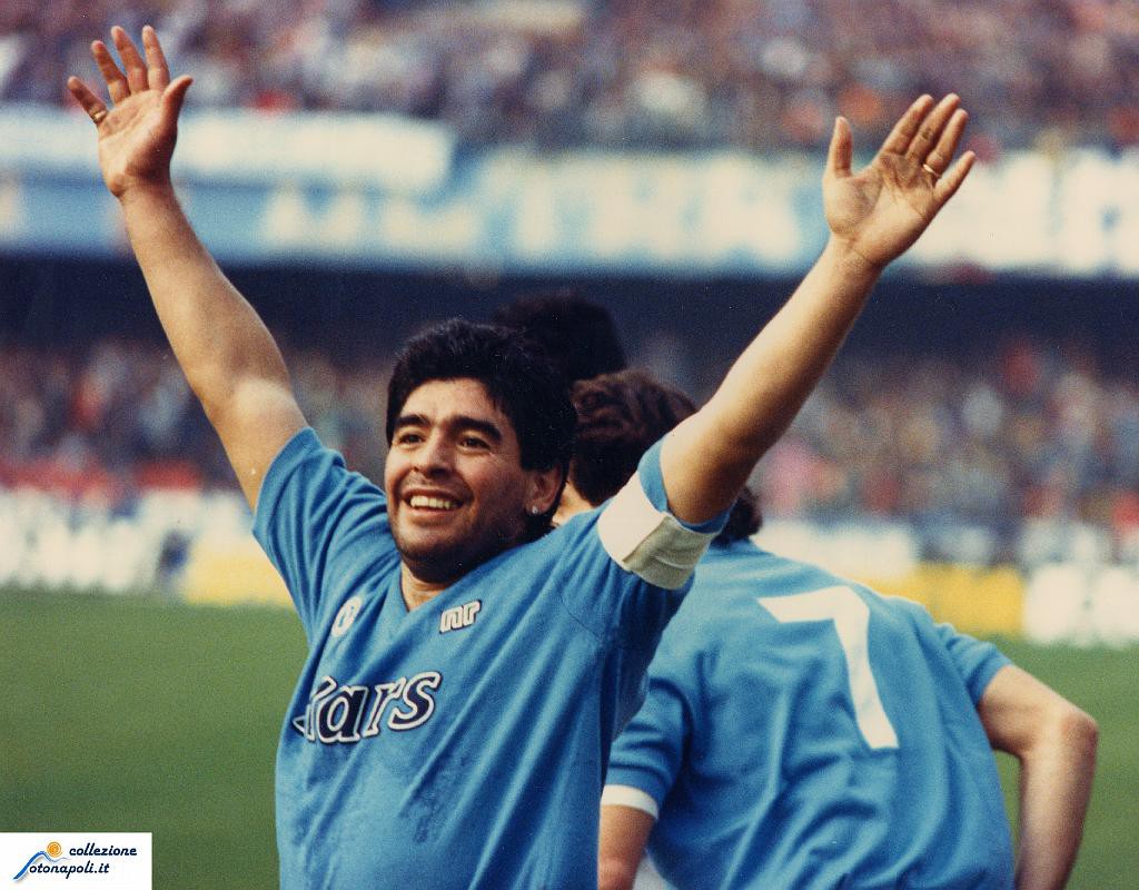Năm 1984, Maradona được đánh giá là có phí chuyển nhượng gấp đôi Ronaldo hiện nay