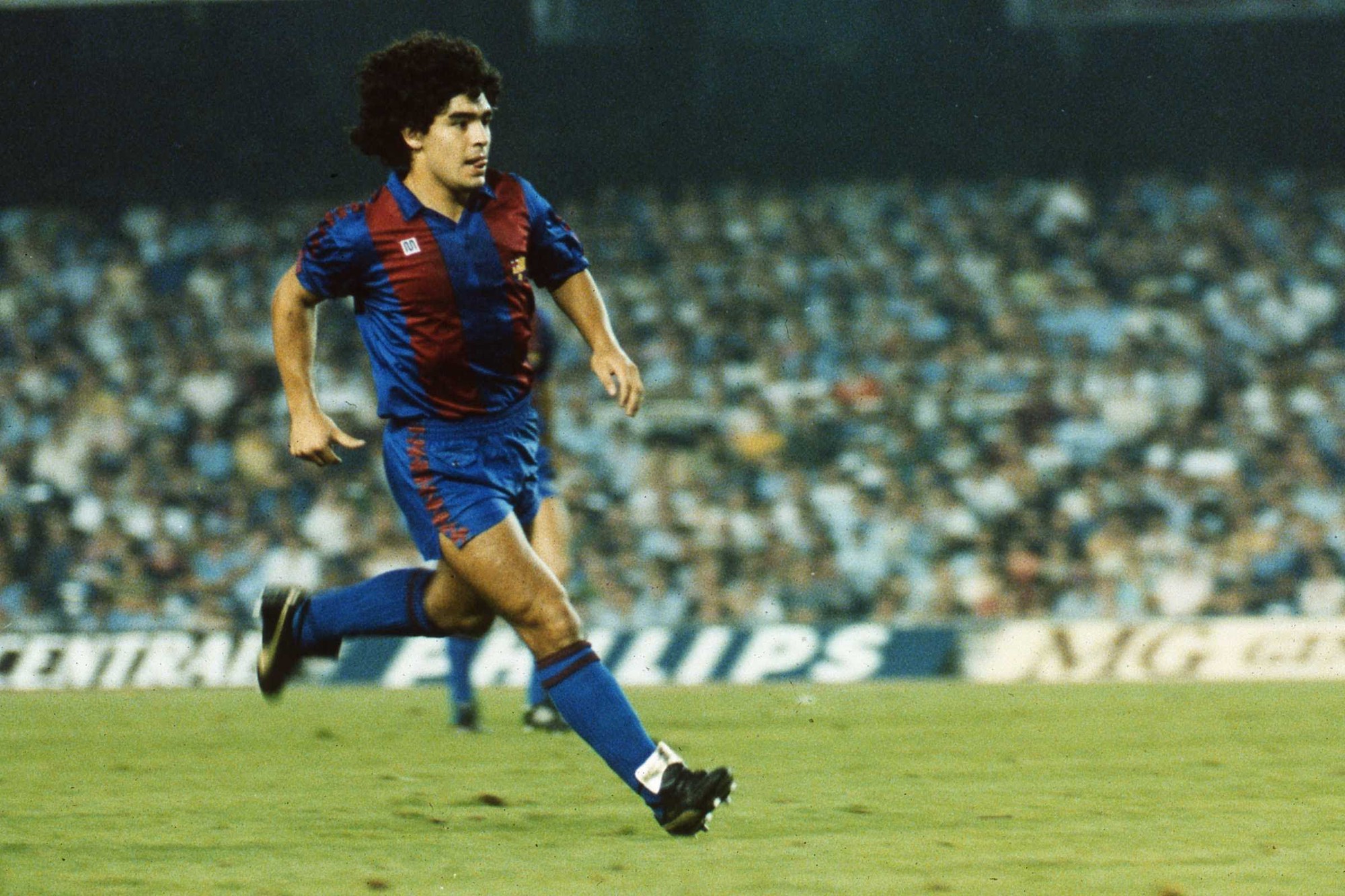Maradona lập tức tỏa sáng khi mới đến Barcelona