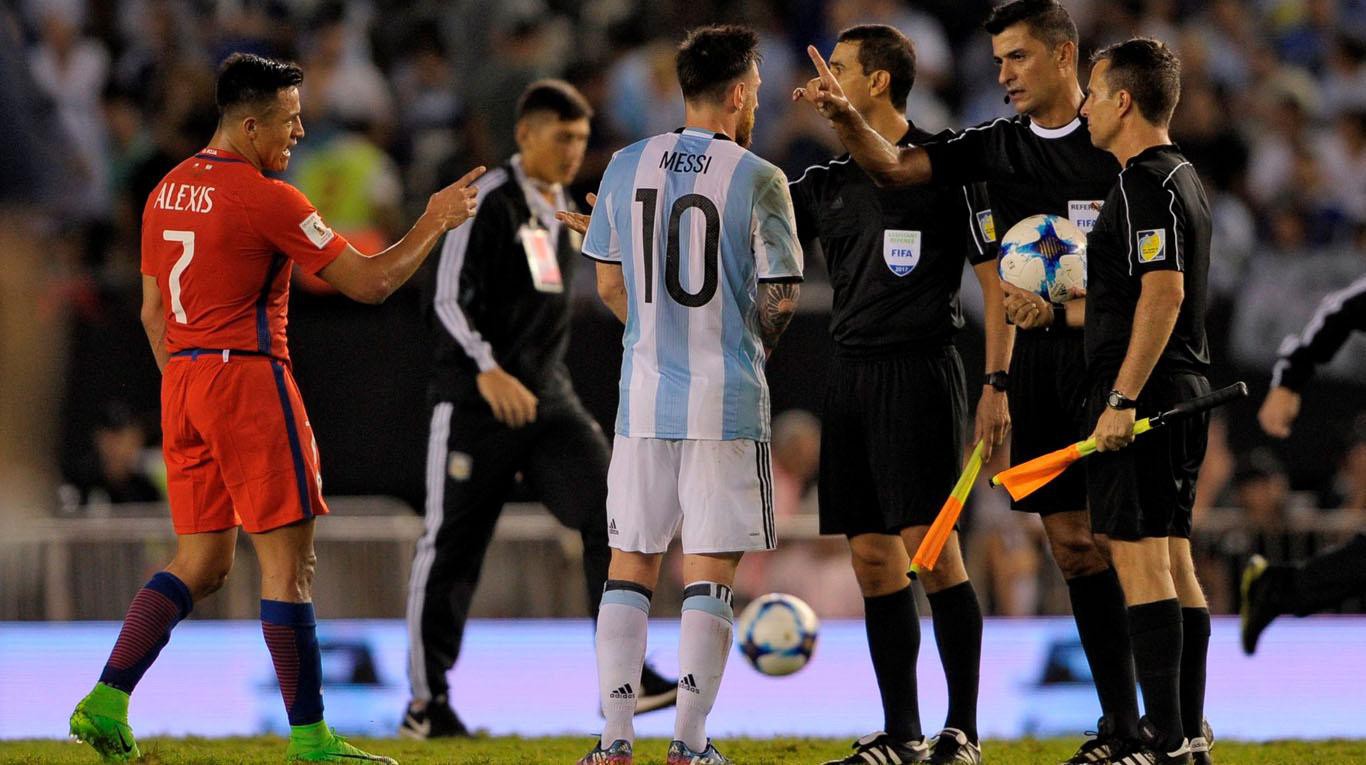 Án phạt của FIFA dành cho Messi khiến phía Argentina bất phục