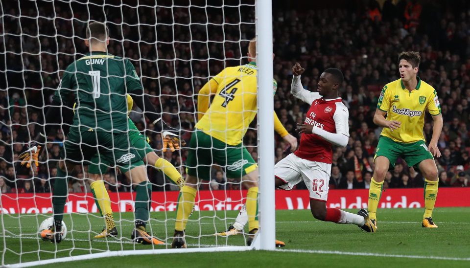 Nketiah ghi cả 2 bàn cho Arsenal