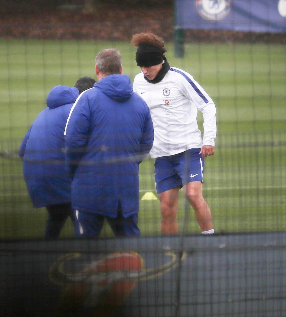 Hình ảnh: David Luiz tập luyện với các HLV