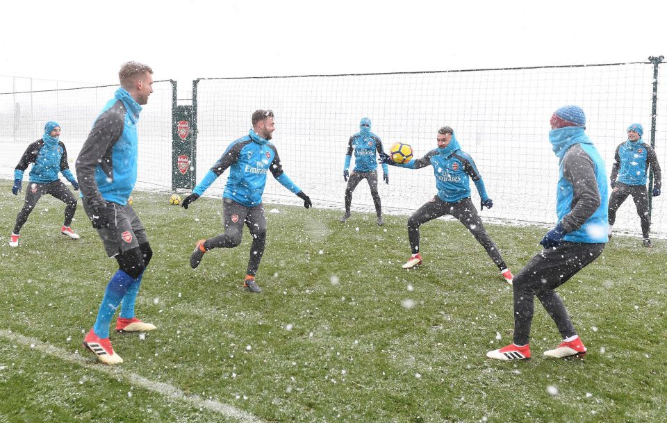 Hình ảnh: Các cầu thủ Arsenal tập luyện chuẩn bị cho trận gặp Man City