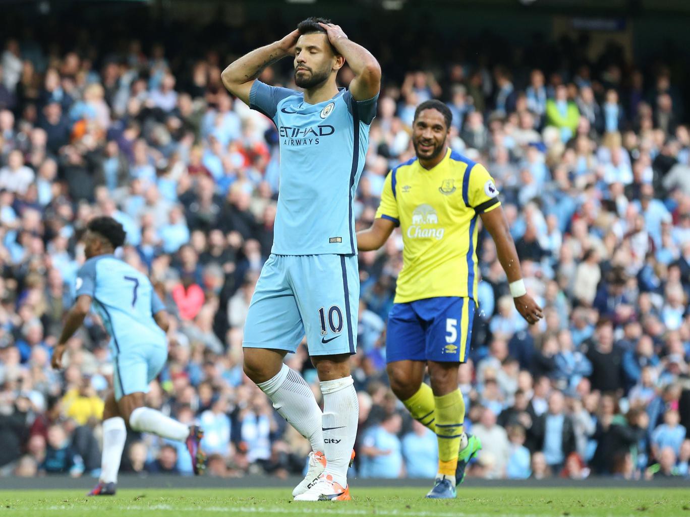 Những bàn thắng của Aguero là chưa đủ cho Guardiola với những yêu cầu khắt khe cho một trung phong