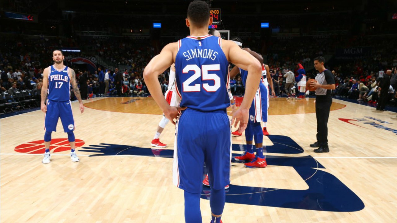 Ben Simmons nhận được rất nhiều niềm tin từ người thầy Brett Brown cũng như toàn thể CĐV 76ers.