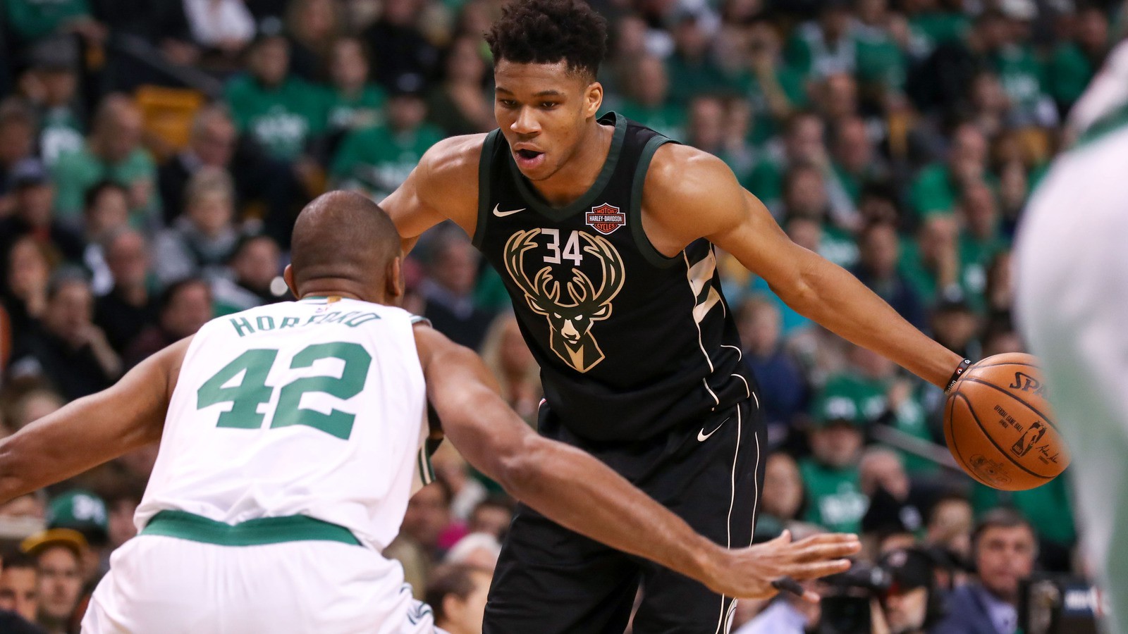 Liệu Antetokoumpo có thể phát triển nếu cứ ở Bucks?