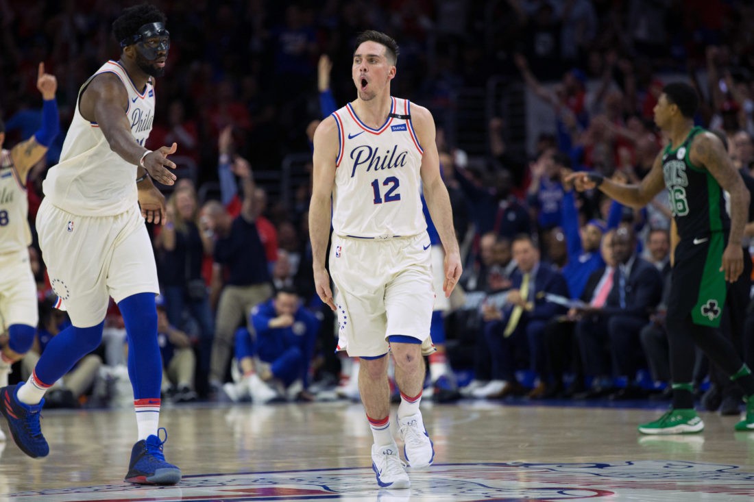 T.J. McConnell chính là người hùng của 76ers ở game 4.