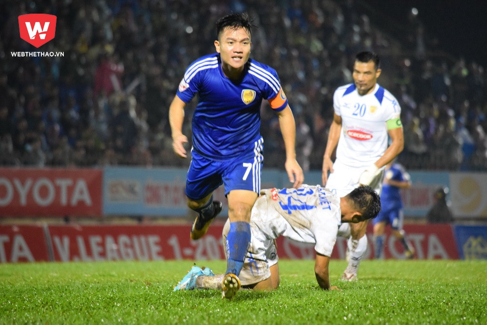 Đinh Thanh Trung là cầu thủ có sự ổn định trong suốt những mùa giải qua ở V.League. Ảnh: Huy Kha